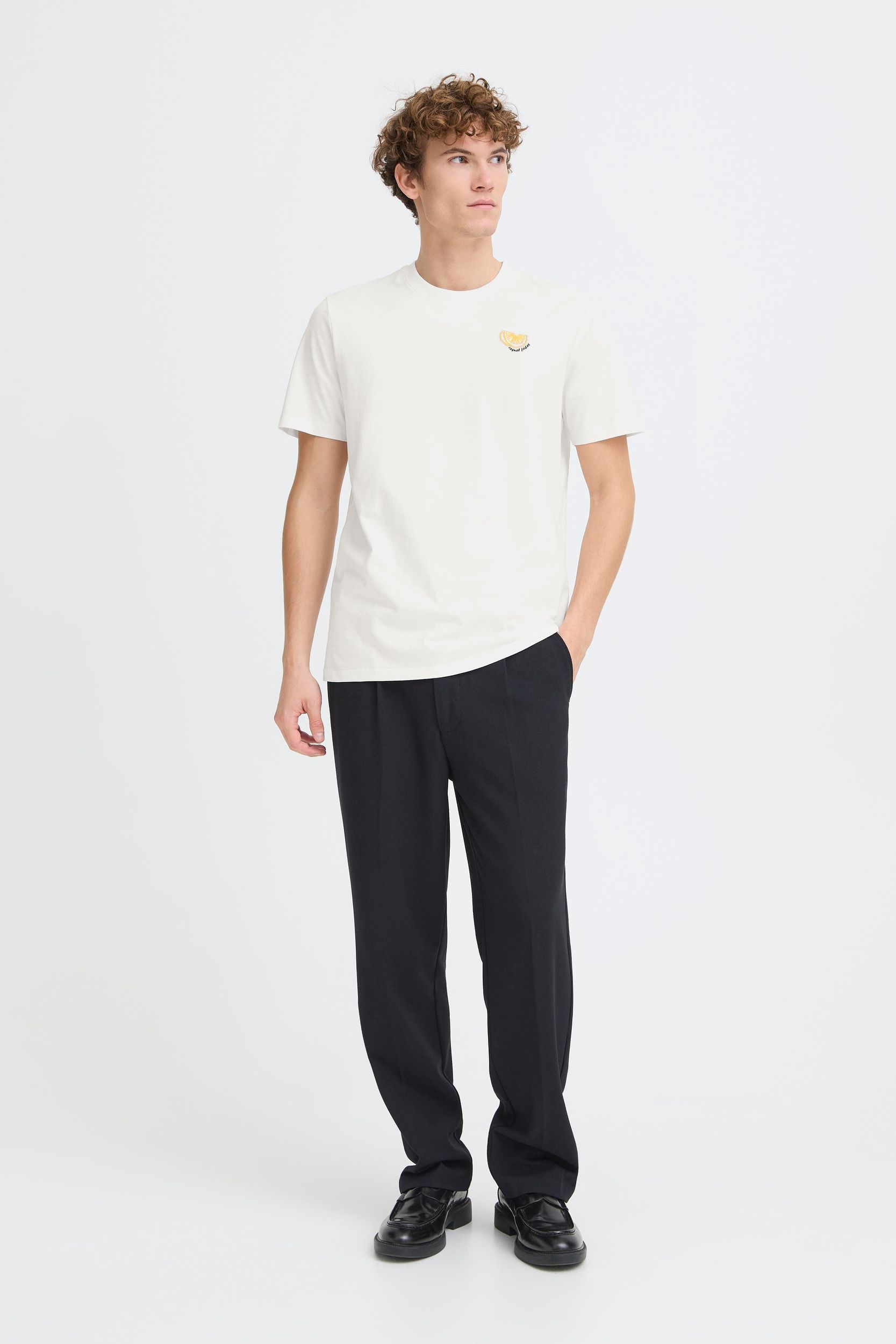 20506202_110602_400.jpg Kurzarm-Shirt mit Rundhals und Stickerei-Detail Allrounder