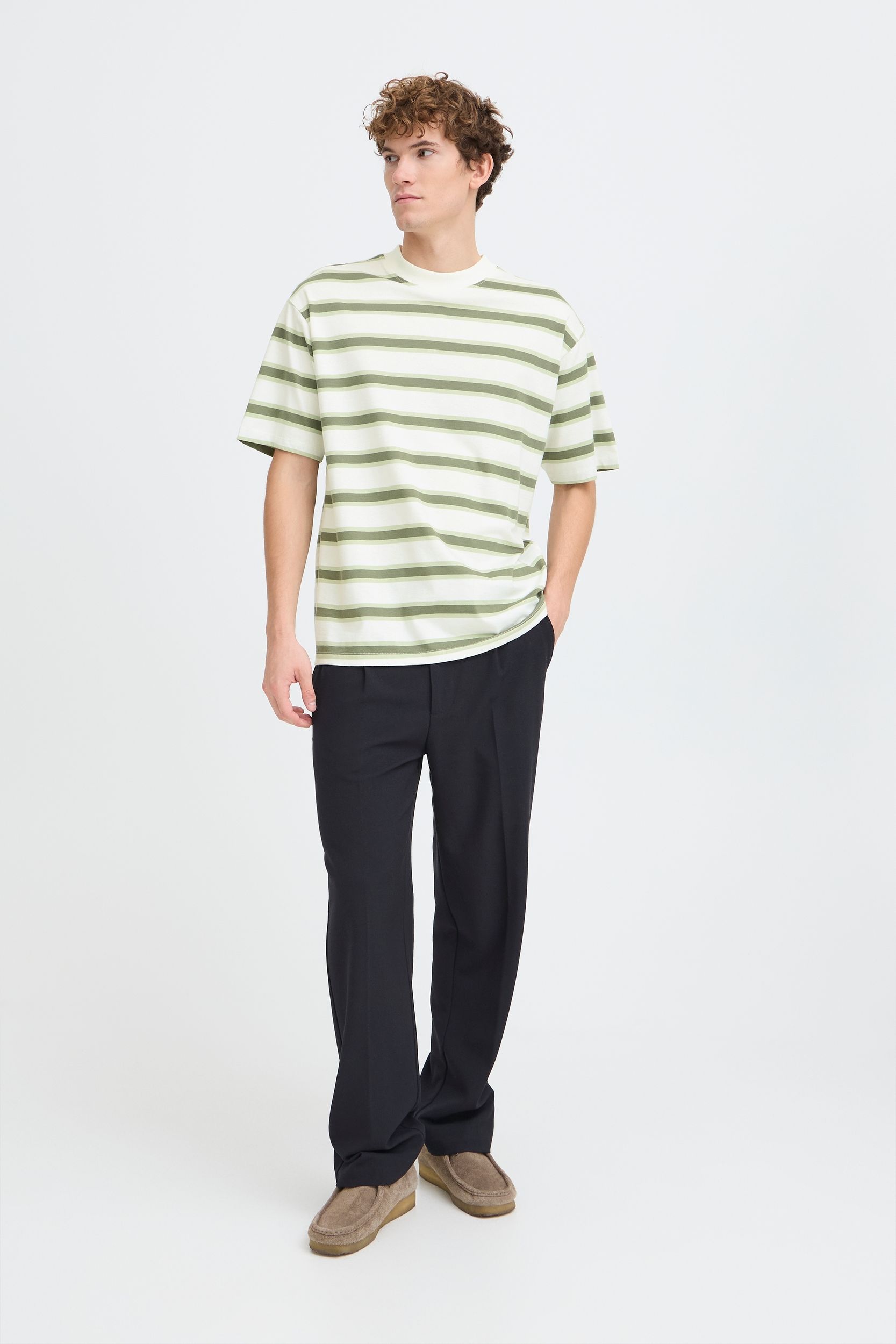 20506205_114201_400.jpg Gestreiftes Kurzarmshirt Rundhalsausschnitt Basic