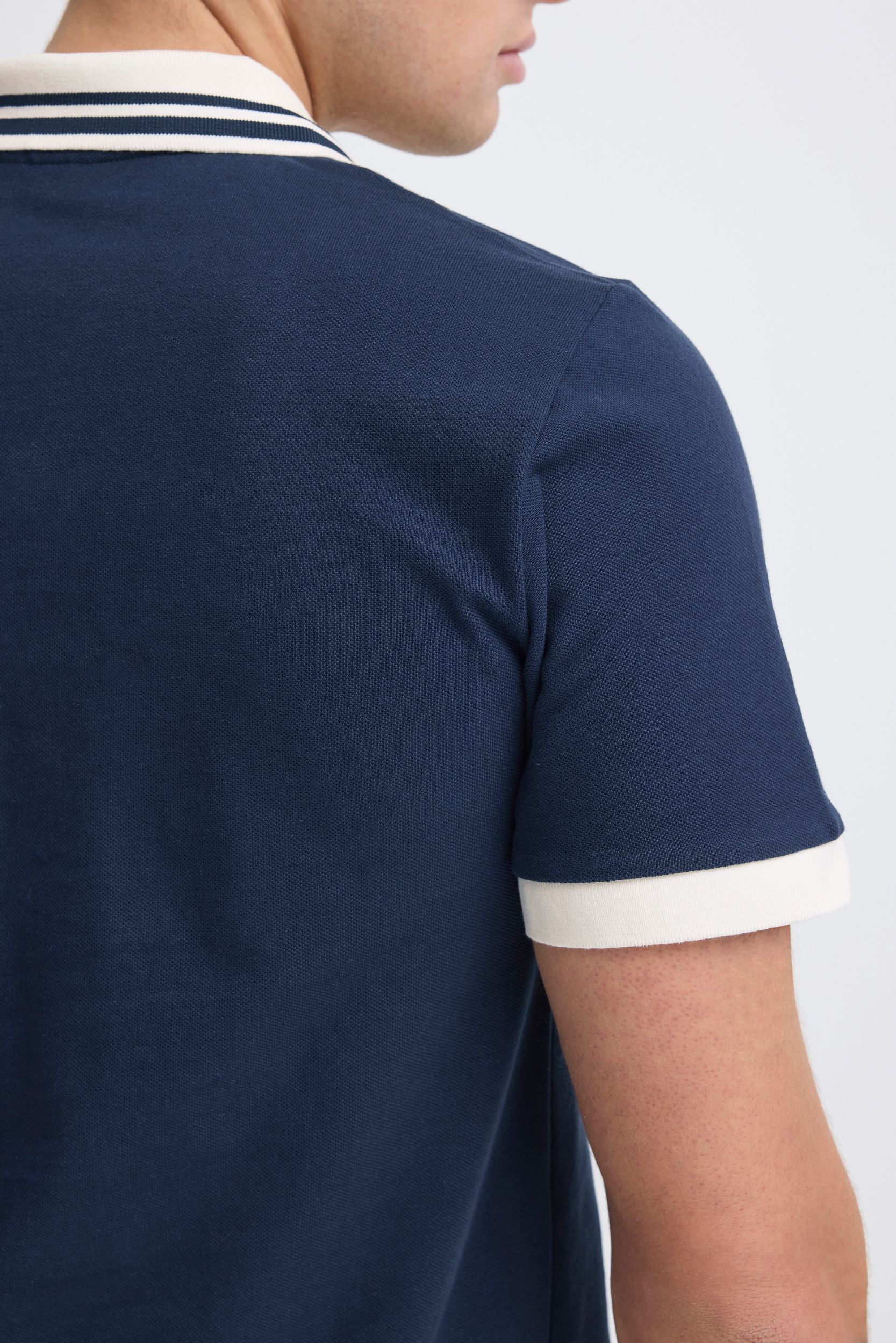 20506207_193923_360.jpg Modernes Poloshirt Polokragen V-Ausschnitt Einfarbig