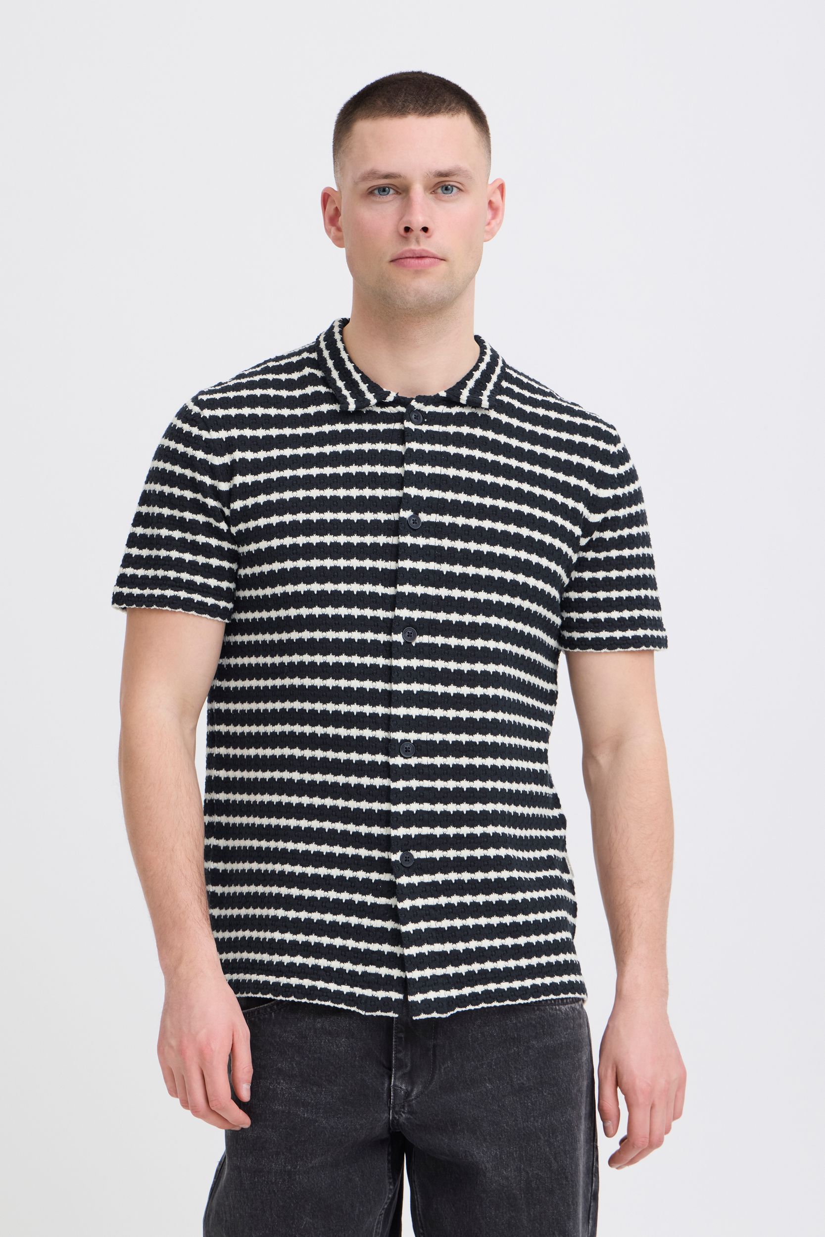 20720764-900007659_900007659_6.jpg Bequemes Kurzarmshirt Knopfleiste Einfarbig Polokragen