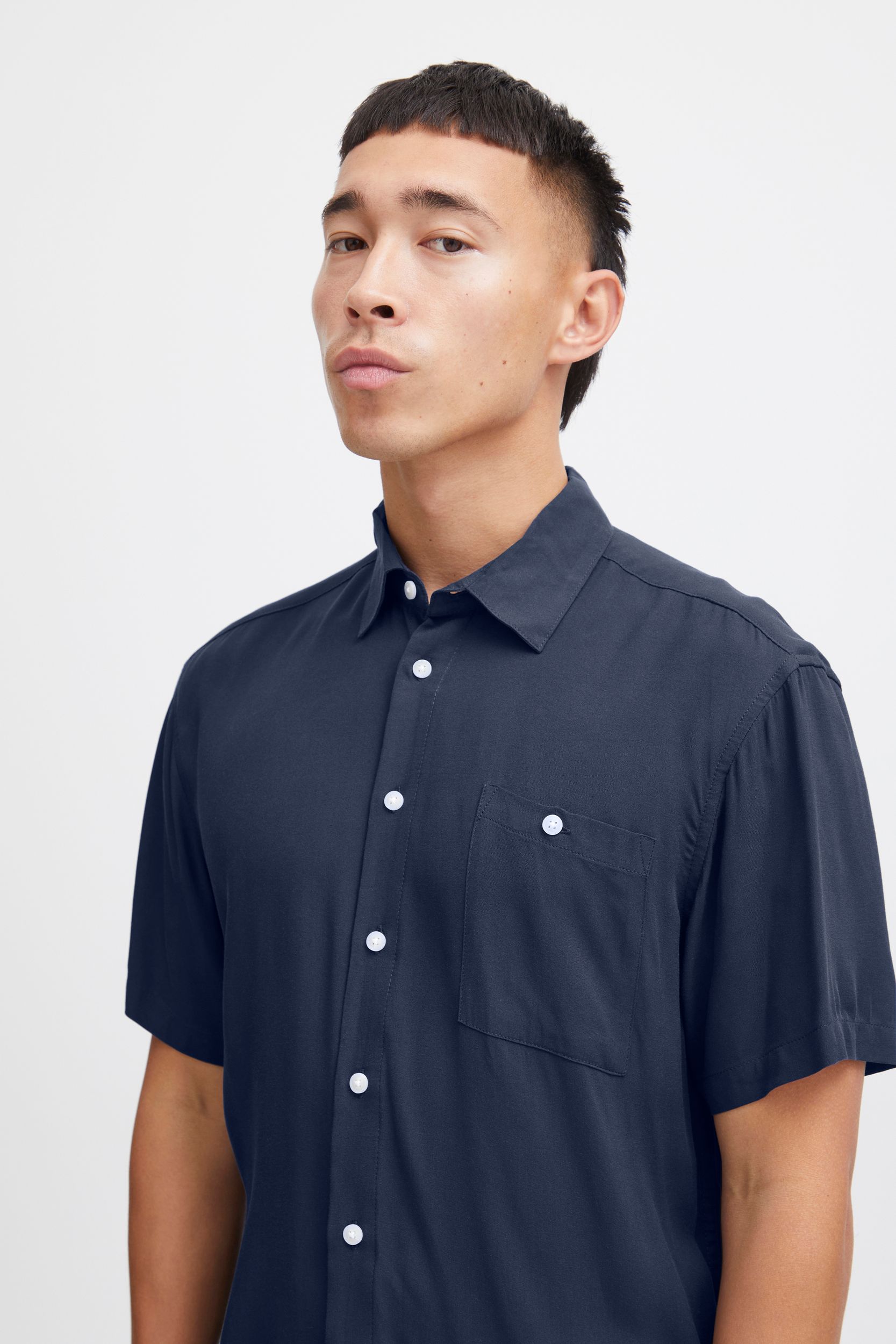 20716363-194024_194024_4.jpg Bequemes Kurzarmshirt Kentkragen Brusttasche Casual