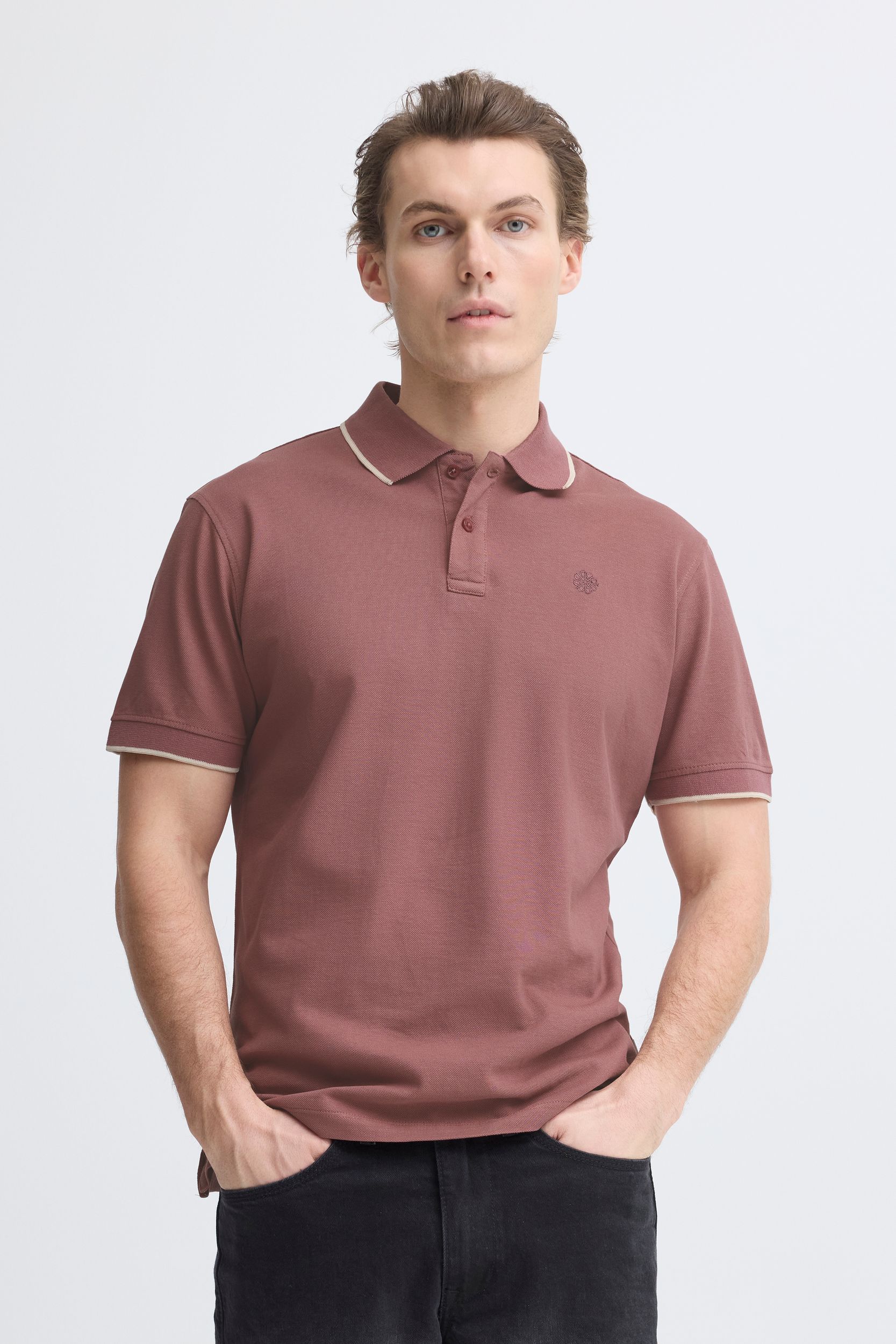 20720425-181420_181420_6.jpg Kurzarm Poloshirt Knopfverschluss Rundhals Sticklogo
