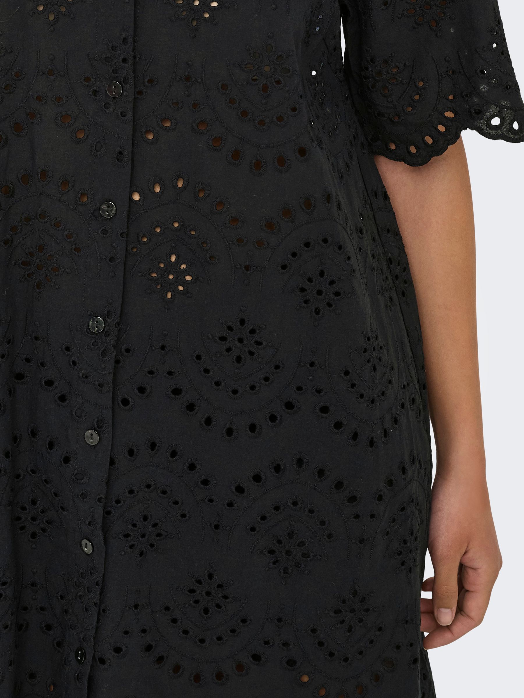 15357653_4855519_2.jpg Stilvolles Kleid Lochstickerei Kurzarm Knopfleiste