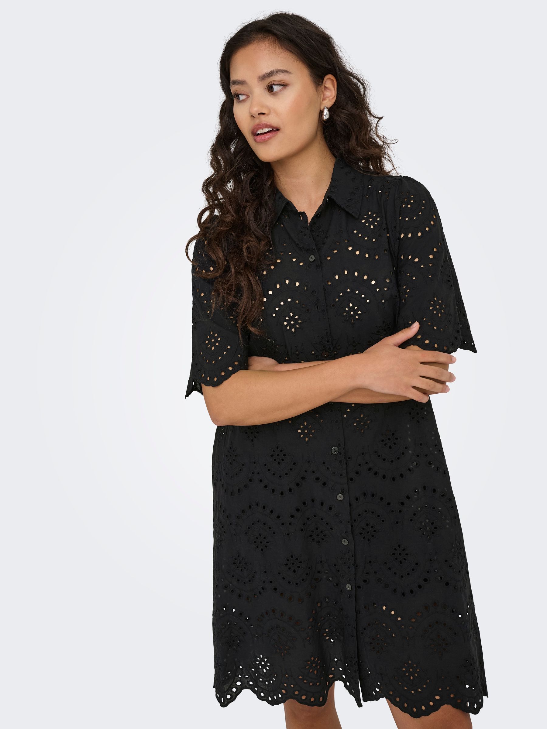 15357653_4855519_3.jpg Stilvolles Kleid Lochstickerei Kurzarm Knopfleiste