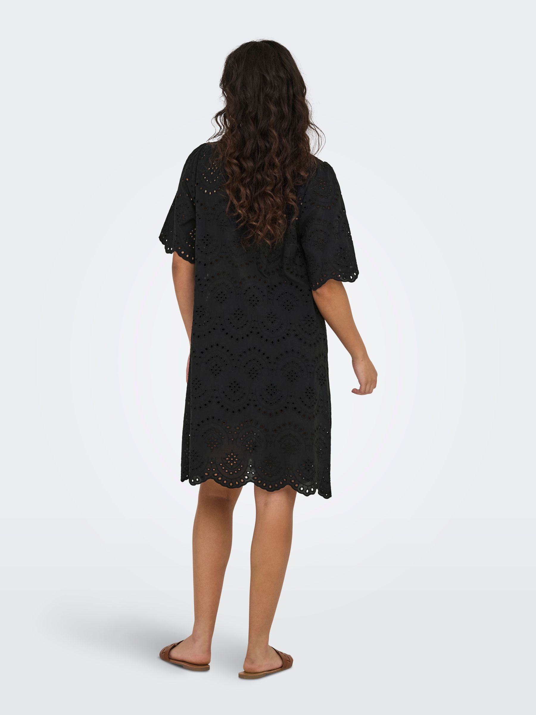15357653_4855519_4.jpg Stilvolles Kleid Lochstickerei Kurzarm Knopfleiste
