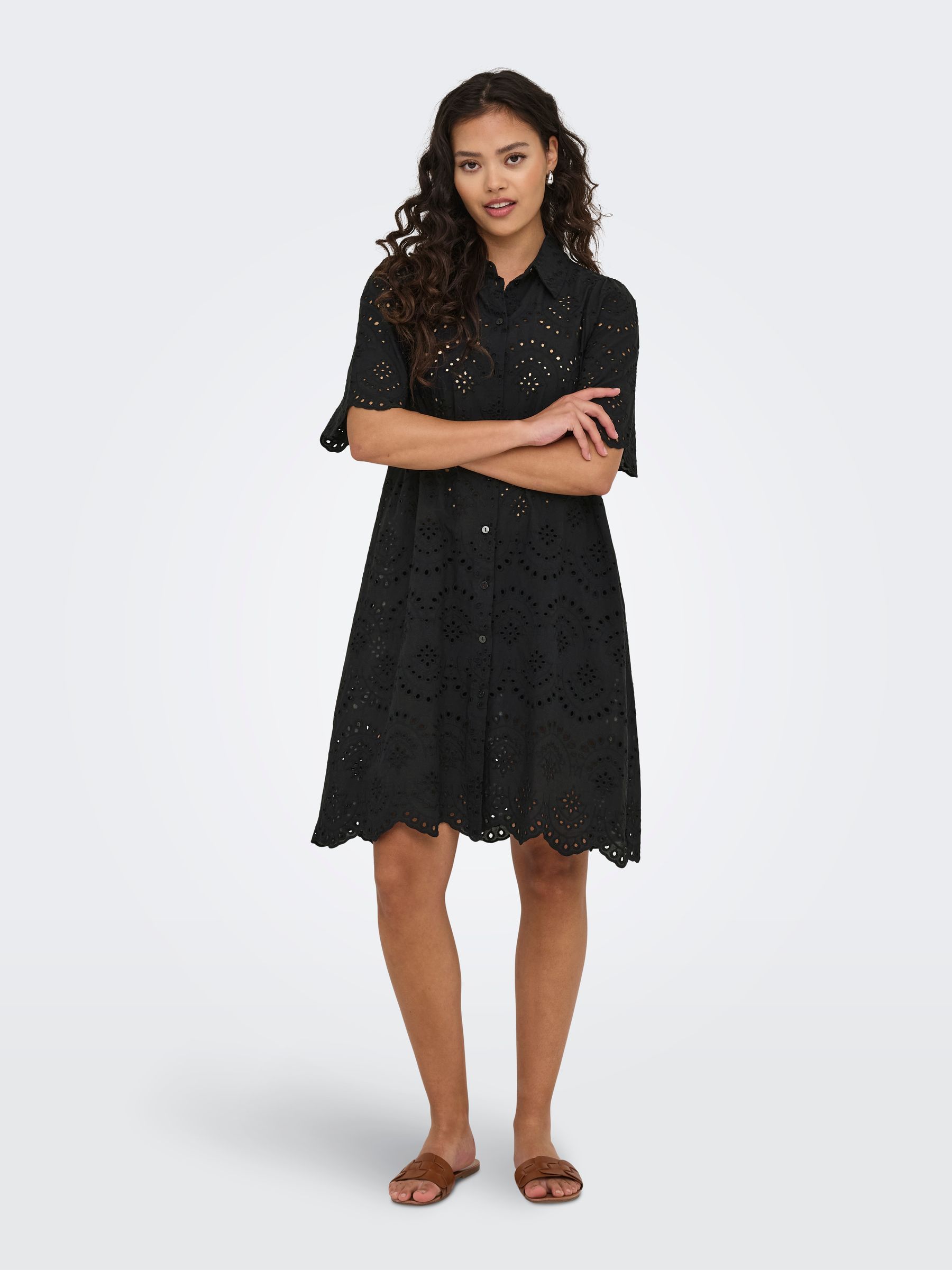 15357653_4855519.jpg Stilvolles Kleid Lochstickerei Kurzarm Knopfleiste