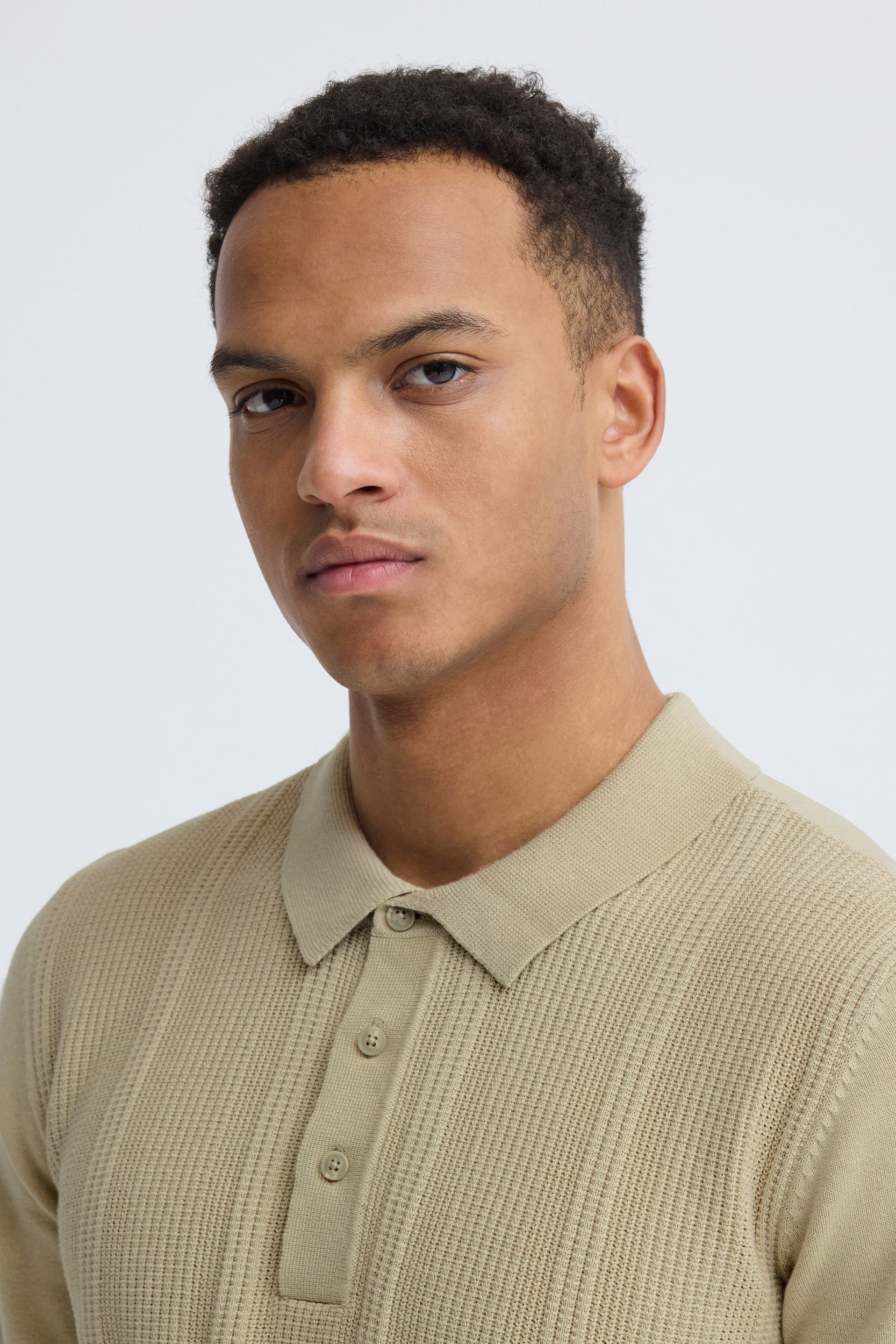 20720438-146308_146308_4.jpg Stilvolles Kurzarm Strickpoloshirt Regular Fit Einfarbig
