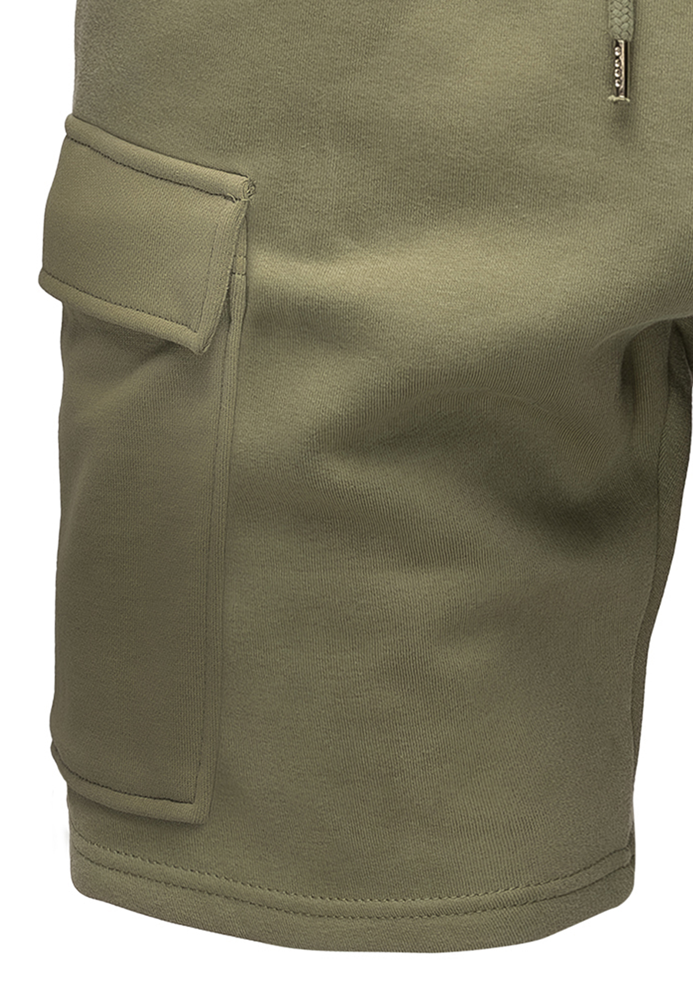 Sweat Bermuda Shorts mit elastischem Bund und Cargotaschen Sweat Bermuda Shorts mit elastischem Bund und Cargotaschen