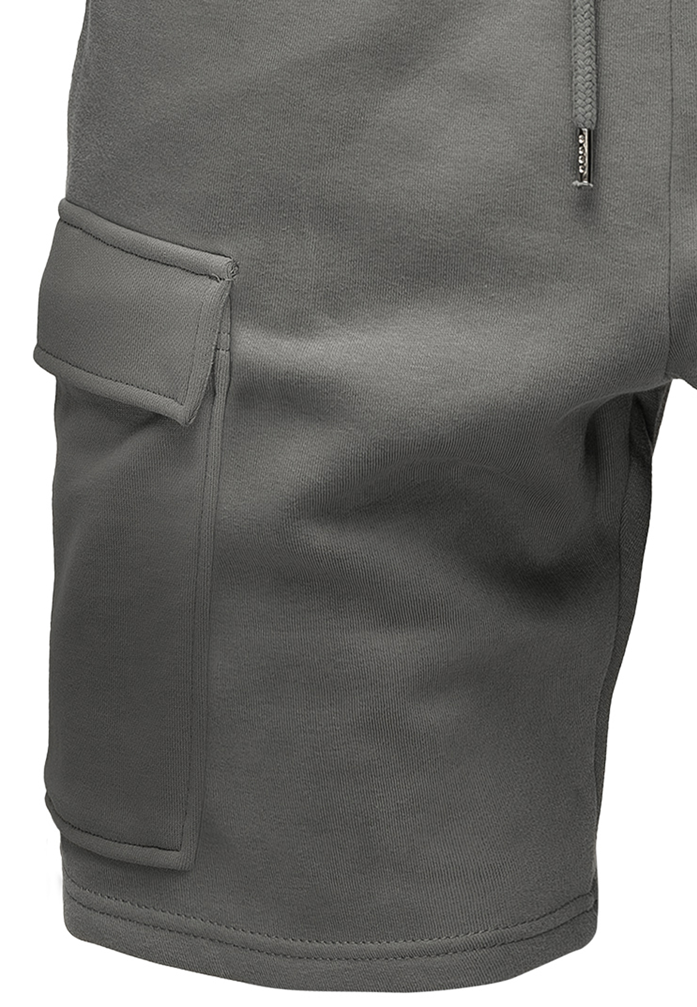 Sweat Bermuda Shorts mit elastischem Bund und Cargotaschen Sweat Bermuda Shorts mit elastischem Bund und Cargotaschen