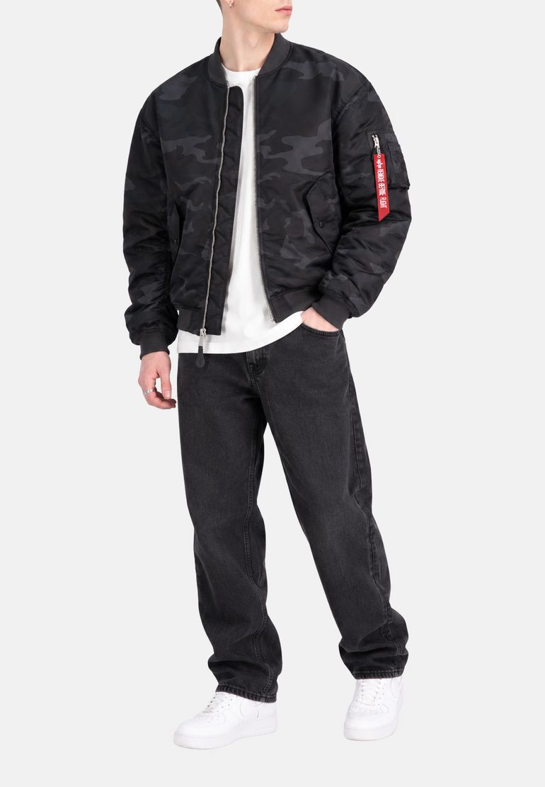 Alpha Industries Alpha Industries Bomberjacke Loose Fit Rippkragen Pattentaschen – Camouflage, Bild 2