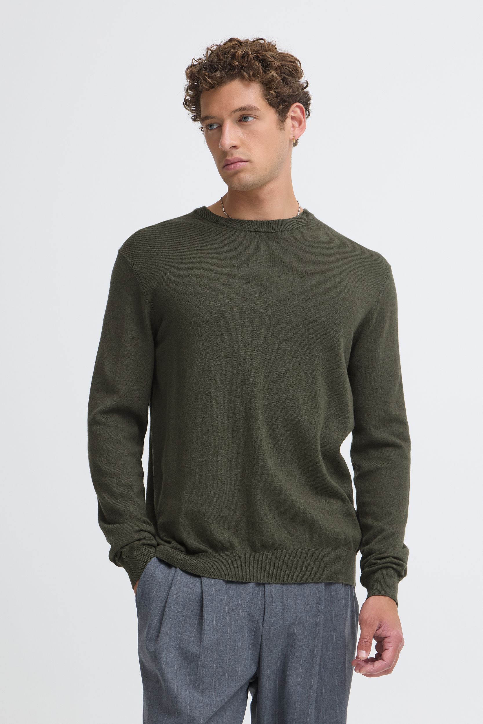 20505603_900009742_500.jpg Unifarbener Strickpullover Rundhalsausschnitt Langarm