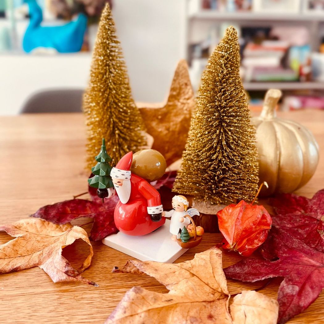 Weihnachtsmann mit Baum und Engel 5301/7 von Wendt & Kühn Weihnachtsmann mit Baum und Engel 5301/7 von Wendt & Kühn