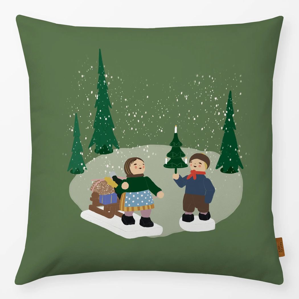 Kissenbezug Winterwald mit Schlitten Grün mit Wendt und Kühn Muster Kissenbezug Winterwald mit Schlitten Grün 40x40 cm, aus Premium Samt mit Wendt und Kühn Muster