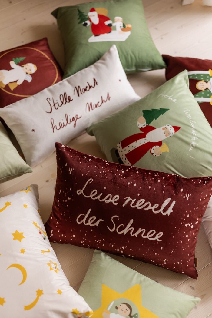 Kissenbezug Engel mit Kerzen Grün in Szene mit Wendt und Kühn Muster Kissenbezug Engel mit Kerzen Grün mit Wendt und Kühn Muster, Weihnachtsszene