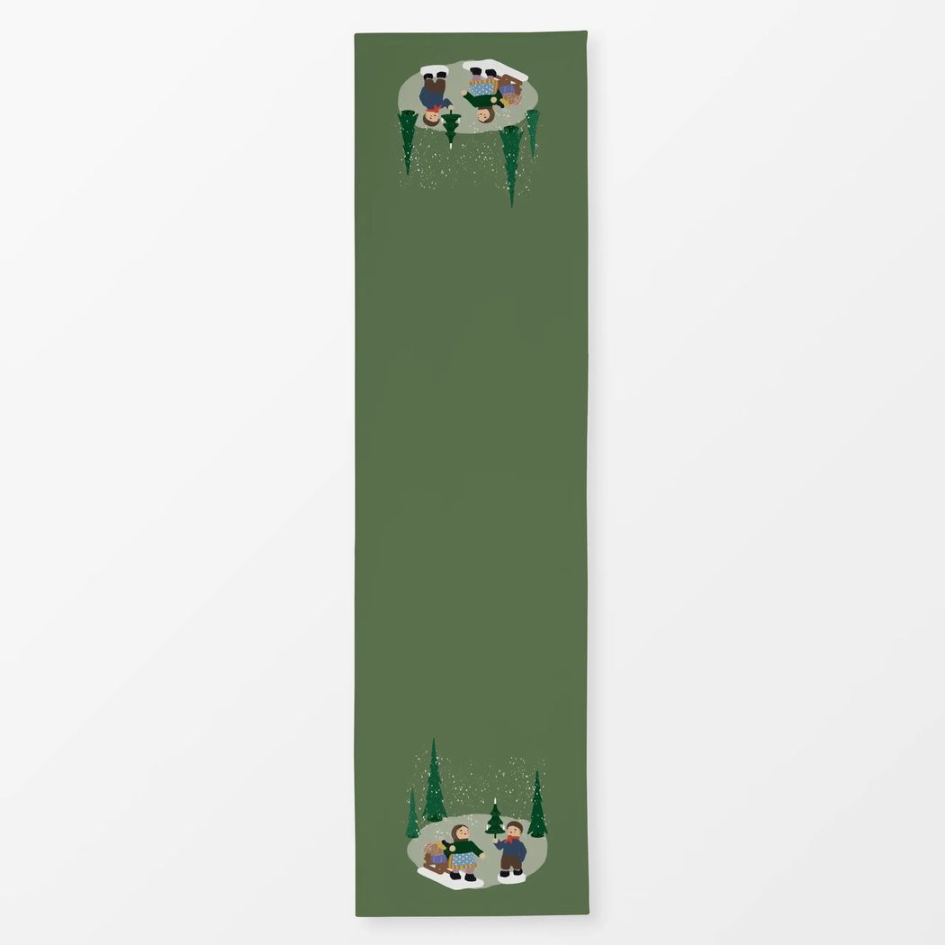 Tischläufer Winterwald mit Schlitten Grün mit Wendt und Kühn Muster Tischläufer Winterwald mit Schlitten Grün 40x150 cm, aus Polyester Canvas mit Wendt und Kühn Muster