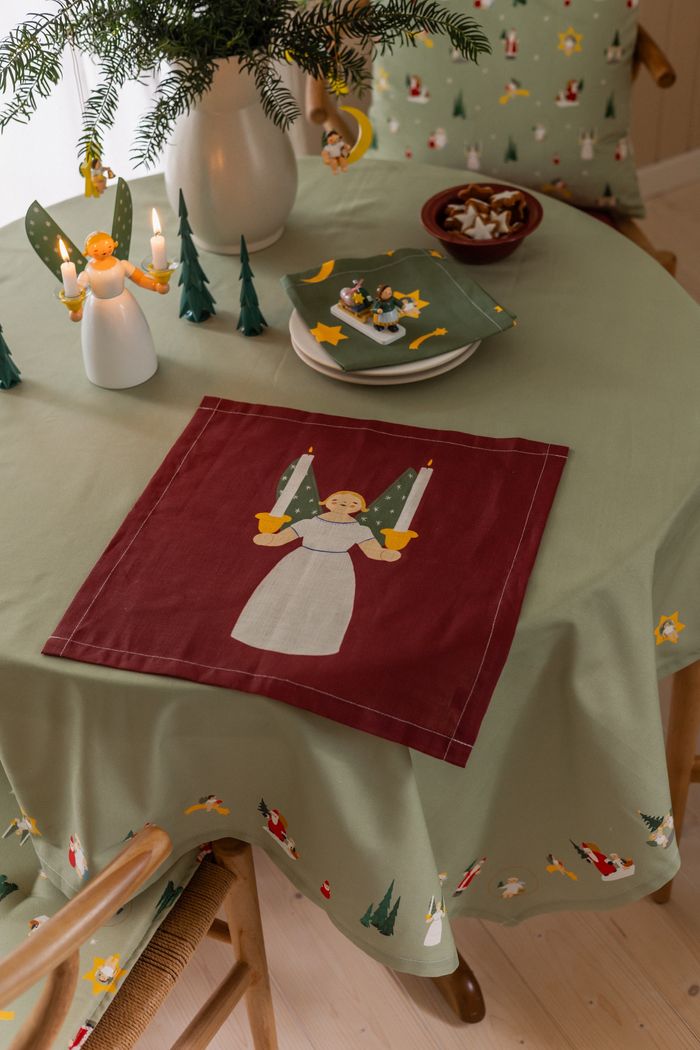 Tischset 2er Set Abendhimmel Engel Grün in Szene mit Wendt und Kühn Muster Tischset 2er Set Abendhimmel Engel Grün mit Wendt und Kühn Muster, Weihnachtsszene