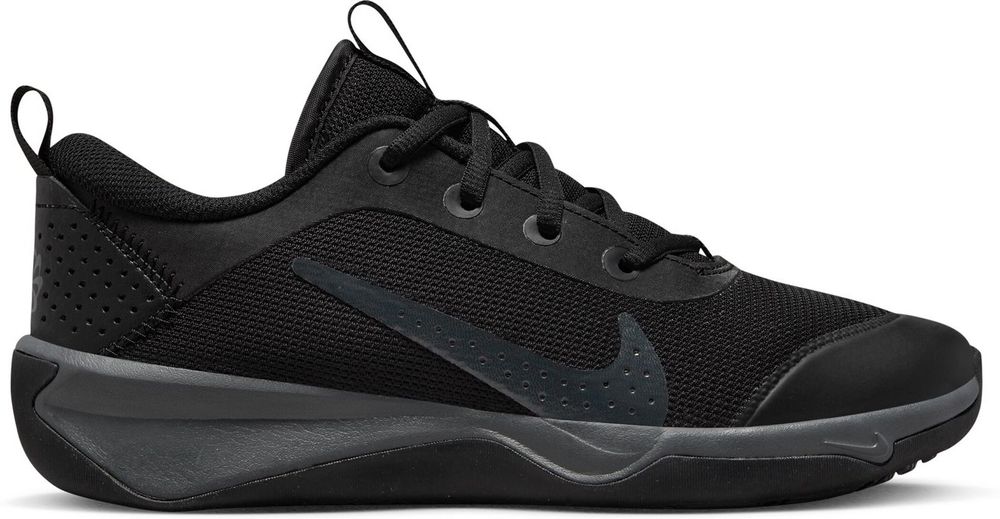 Nike Omni Multi-Court Hallenschuh für ältere Kinder