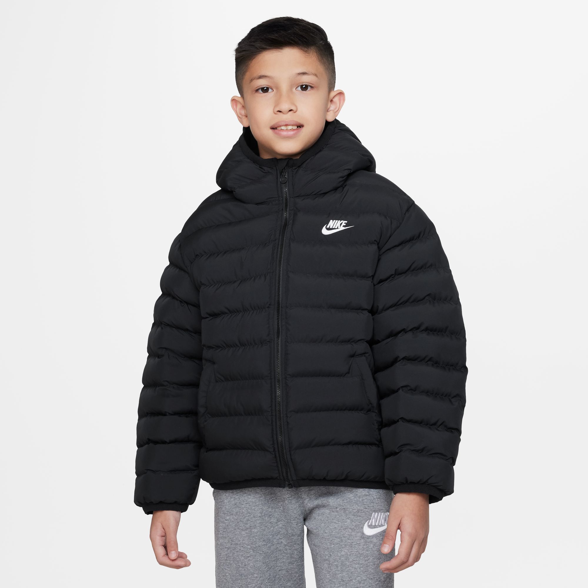 Nike Sportswear Leichte Jacke mit Kapuze und Synthetikfüllung für ältere Kinder