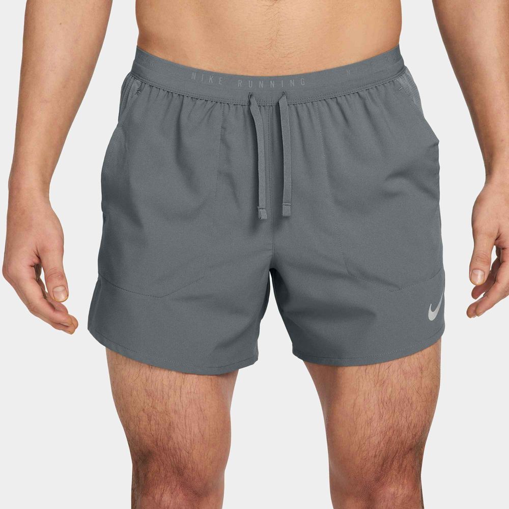 Nike M Nk Df Stride 5In Bf Short - smoke grey/reflective silv