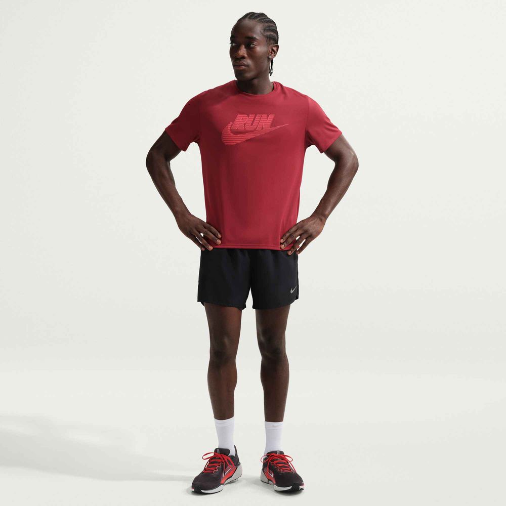 Nike Miler Dri-FIT kurzärmliges Laufoberteil mit UV-Schutz Herren - Team Crimson / Lt Crimson