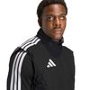 ADIJW4206-000_4.jpg ADIJW4206-000_4.jpg