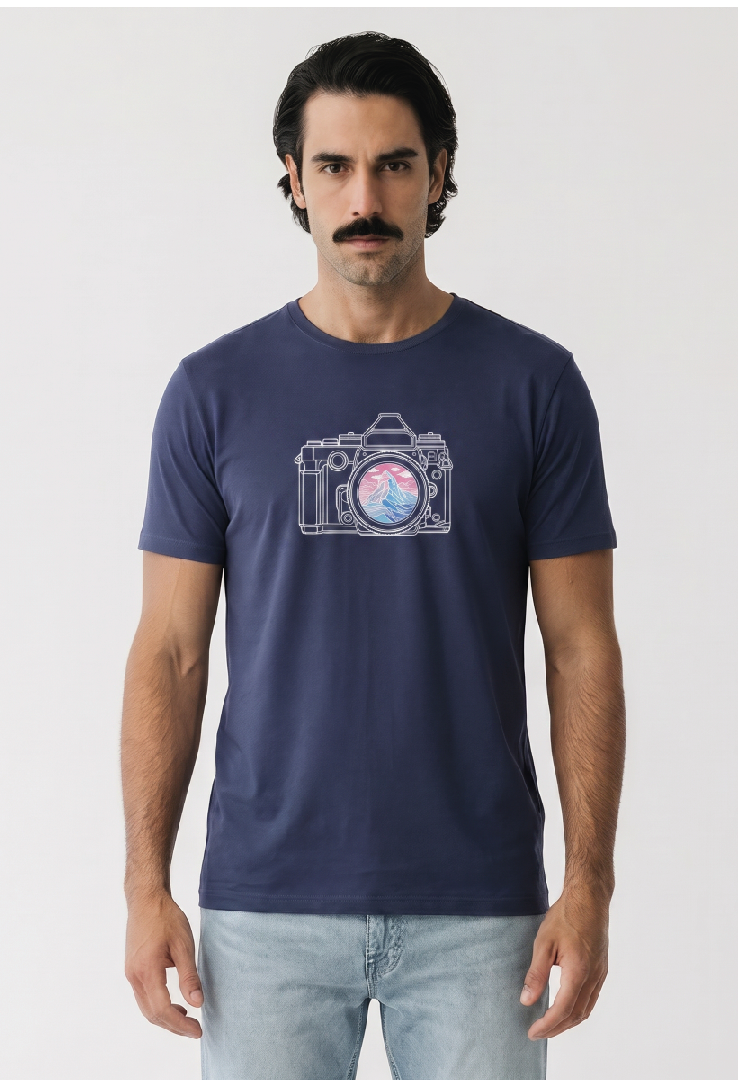 Cyroline-Print-T-Shirt-Matterhorn-Matterhorn-Lens--Matterhorn-T-Shirt-Design--Matterhorn-Kamera-Shirt--Alpen-Berg-Fotografie-T-Shirt--Mountain-Photography-Print-Tee--Matterhorn-Graf_1.png