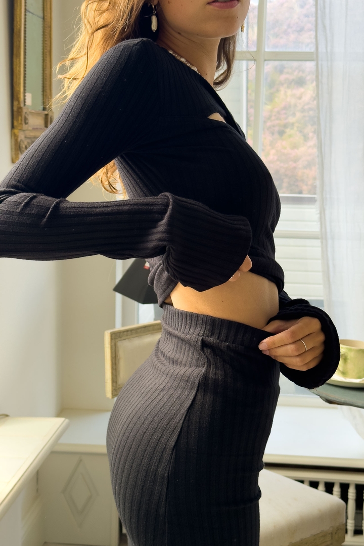 Ribbed Cut-Out Longsleeve