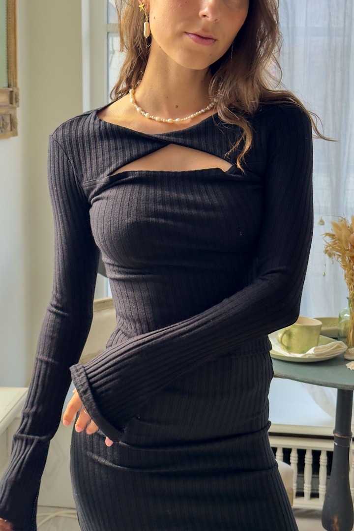 Ribbed Cut-Out Longsleeve