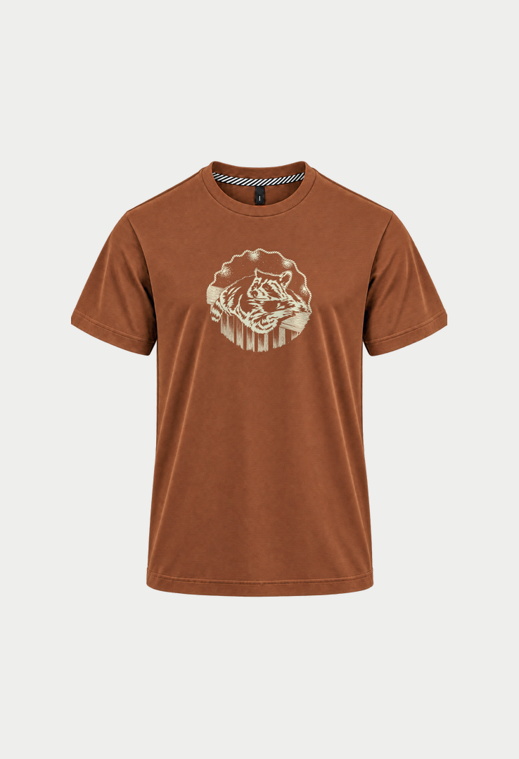 Print T-Shirt Waschbär im Garten