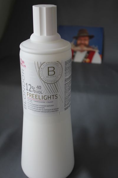 Wella-Blondor-Freelights--Oxidationsmittel-Entwickler-1000-ml.JPG