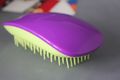 Tangle-Mouse-Entwirrbuerste-purple-lime-1.JPG