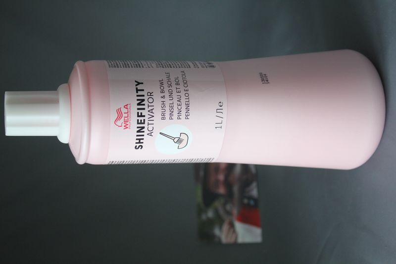 Wella-Shinefinity-Activator-Brush-und-Bowl-1000-ml.JPG