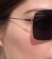 Gafas de sol Converse con protección UV400 y transmisión de luz 3 Holiday Glasses SCO148 509Y Gris/Rojo