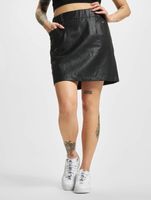 Jupe courte en PU noire NA-KD