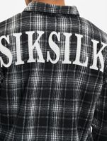 Sik Silk T-Shirt mit Logo auf der Rückseite im Used-Look und Karomuster, schwarz