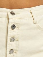 Missguided Kurze Shorts mit Knopfleiste in Weiß