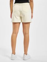 Missguided Kurze Shorts mit Knopfleiste in Weiß