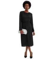 Robe longue minimaliste en satin noir à manches longues 911211