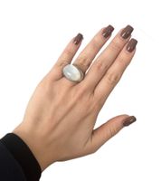 Calvin Klein Damen Ring mit oval geformtem Stein Edelstahl-Ring Finger-Ring in Silber oder Silber/Blau