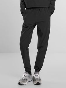 Pantalones elásticos cómodos para mujer de la marca aim'n, color negro.