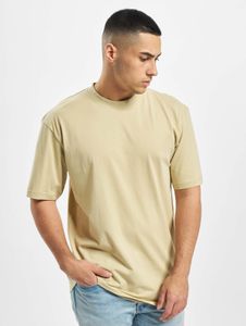 Camiseta oversize informal para hombre de URBAN CLASSICS, 180 g/m², algodón, color beige.