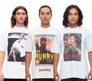 T-shirt da uomo RE:COVERED X Studio Canal o Hammer con stampa grande tratta dal film EVIL DEAD 2, La Mummia o Basic Instinct, in cotone, girocollo, bianca