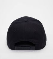 Casquette trucker unisexe Helvetic Guards de la Ligue européenne de football (EUF) avec visière en mesh, coloris noir/rouge, noir/blanc, noir/rouge et noir/blanc.