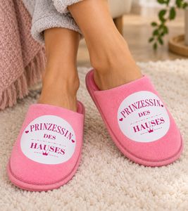 Zapatillas de casa modernas para mujer Hms Camprella: interior de cómoda microfibra con suave acolchado y divertido estampado en la parte delantera (rosa claro).