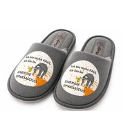 Chaussons douillets Camprella pour hommes et femmes, disponibles en plusieurs motifs, avec intérieur confortable en microfibre ; coloris : bleu marine, gris, rose et rose clair.