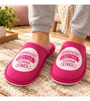 Chaussons douillets Camprella pour hommes et femmes, disponibles en plusieurs motifs, avec intérieur confortable en microfibre ; coloris : bleu marine, gris, rose et rose clair.