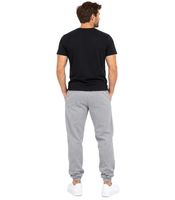 Pack de 2 pantalones de chándal para hombre FRUIT OF THE LOOM: bolsillos laterales, cintura elástica con cordón ajustable. Disponibles en combinaciones negro/gris o negro/azul oscuro.