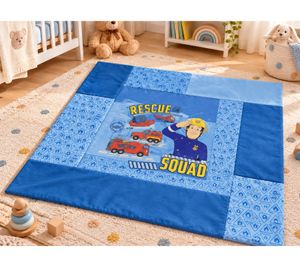Feuerwehrmann Sam Krabbeldecke 115 × 115cm gepolsterte Spieldecke für Babys & Kleinkinder aus 100% Polyester von Herding Mehrfarbige Decke
