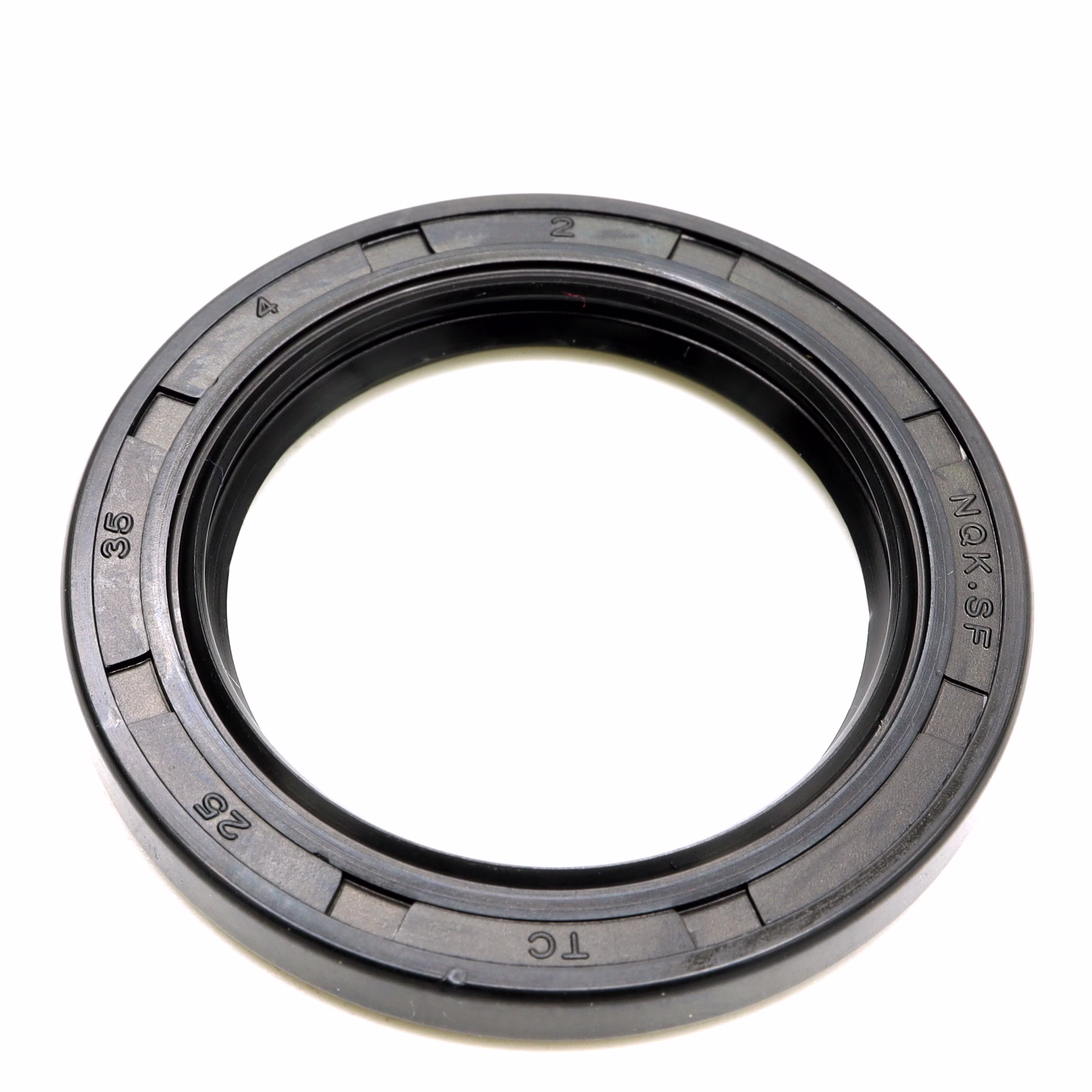 Recambio compatible con Triumph T3600044 Retén de aceite 25x35x4mm PPE07104 Recambio compatible con Triumph T3600044 Retén de aceite 25x35x4mm Descubre nuestra amplia gama de recambios para tus máquinas favoritas. Desde recambios para motos hasta kits de rodamientos de rueda, encontrarás todo lo que necesitas para mantener tus veh