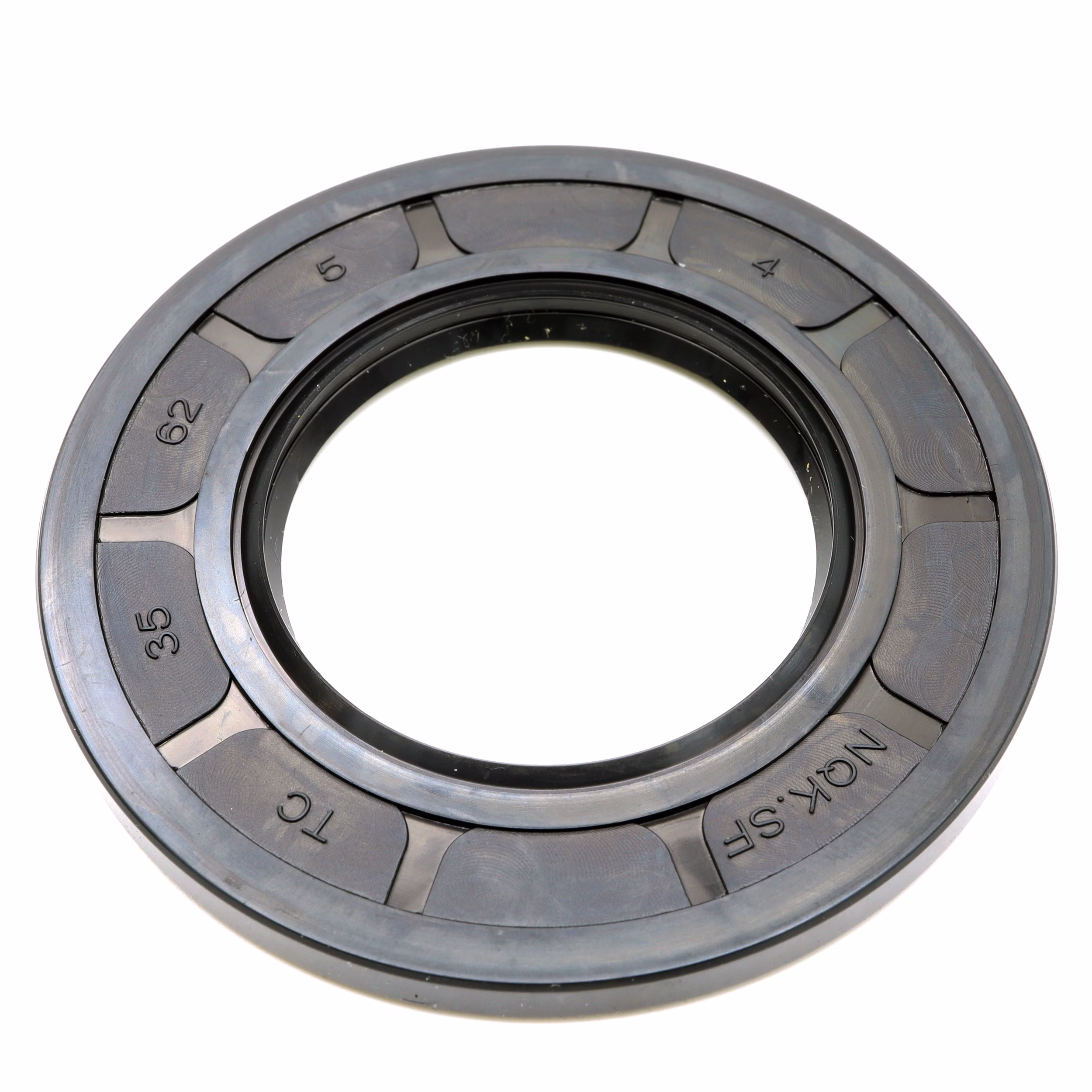 Recambio compatible con Triumph T3600113 Retén de aceite 35x62x5mm PPE07216 Recambio compatible con Triumph T3600113 Retén de aceite 35x62x5mm Descubre nuestra amplia gama de recambios para tus máquinas favoritas. Desde recambios para motos hasta kits de rodamientos de rueda, encontrarás todo lo que necesitas para mantener tus veh
